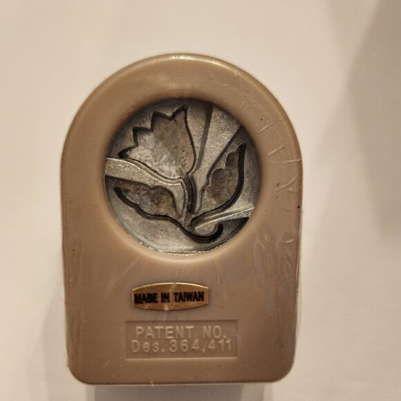 Tulip Flower Hole Punch Brenda Walton paper Scrapbook Craft Shapes - Picture 7 of 7